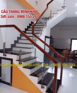 CẦU THANG KÍNH CƯỜNG LỰC TAY VỊN GỖ . CẦU THANG KÍNH ĐẸP TẠI HÀ NỘI