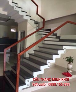 CẦU THANG LAN CAN KÍNH ĐẸP . BÁO GIÁ CẦU THANG KÍNH TAY VỊN GỖ