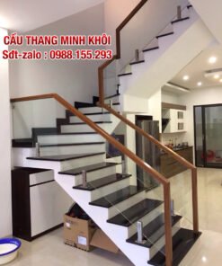 CẦU THANG KÍNH CƯỜNG LỰC TAY VỊN GỖ . CẦU THANG LAN CAN KÍNH ĐẸP TẠI HÀ NỘI