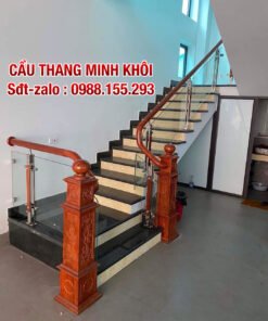 CẦU THANG KÍNH ĐẸP TẠI HÀ NỘI . CẦU THANG LAN CAN KÍNH CƯỜNG LỰC TAY VỊN GỖ