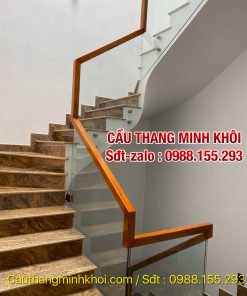 LAN CAN CẦU THANG KÍNH TAY VỊN GỖ ĐẸP . CẦU THANG KÍNH CƯỜNG LỰC TẠI HÀ NỘI