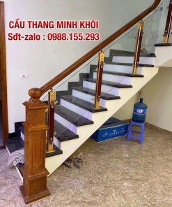 CẦU THANG KÍNH TAY VỊN GỖ ĐẸP . CẦU THANG LAN CAN KÍNH TAY VỊN GỖ