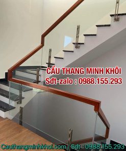 MẪU CẦU THANG KÍNH ĐẸP . CẦU THANG KÍNH CƯỜNG LỰC TAY VỊN GỖ