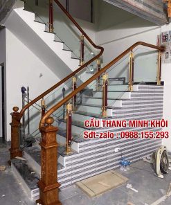 CẦU THANG KÍNH CƯỜNG LỰC ĐẸP . MẪU CẦU THANG KÍNH TAY VỊN GỖ