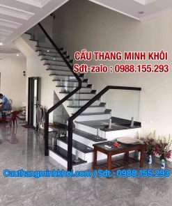 CẦU THANG KÍNH ĐẸP TAY VỊN GỖ . CẦU THANG KÍNH CƯỜNG LỰC TẠI HÀ NỘI