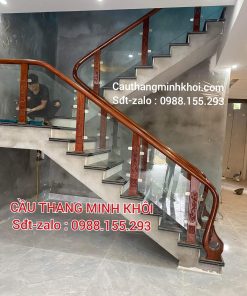 CẦU THANG GỖ KÍNH ĐẸP CƯỜNG LỰC. MẪU CẦU THANG KÍNH TAY GỖ ĐẸP